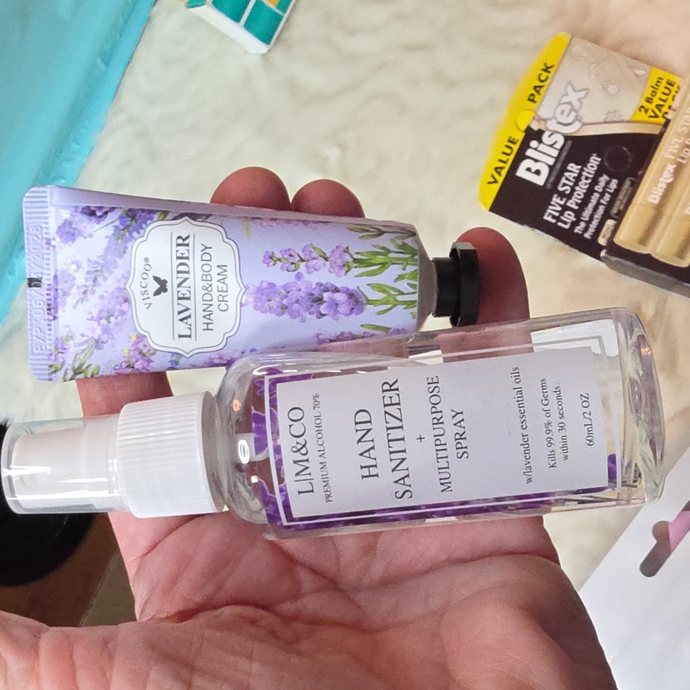 Beauty Bundle Weekend Must Haves Refresher Kit - Picture 10 of 11